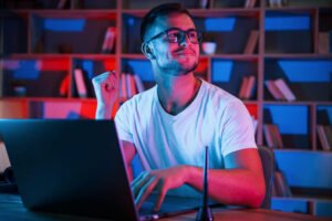 Gestor de tráfego pode ser MEI - Imagem de empresário digital do segmento de gestão de tráfego pago